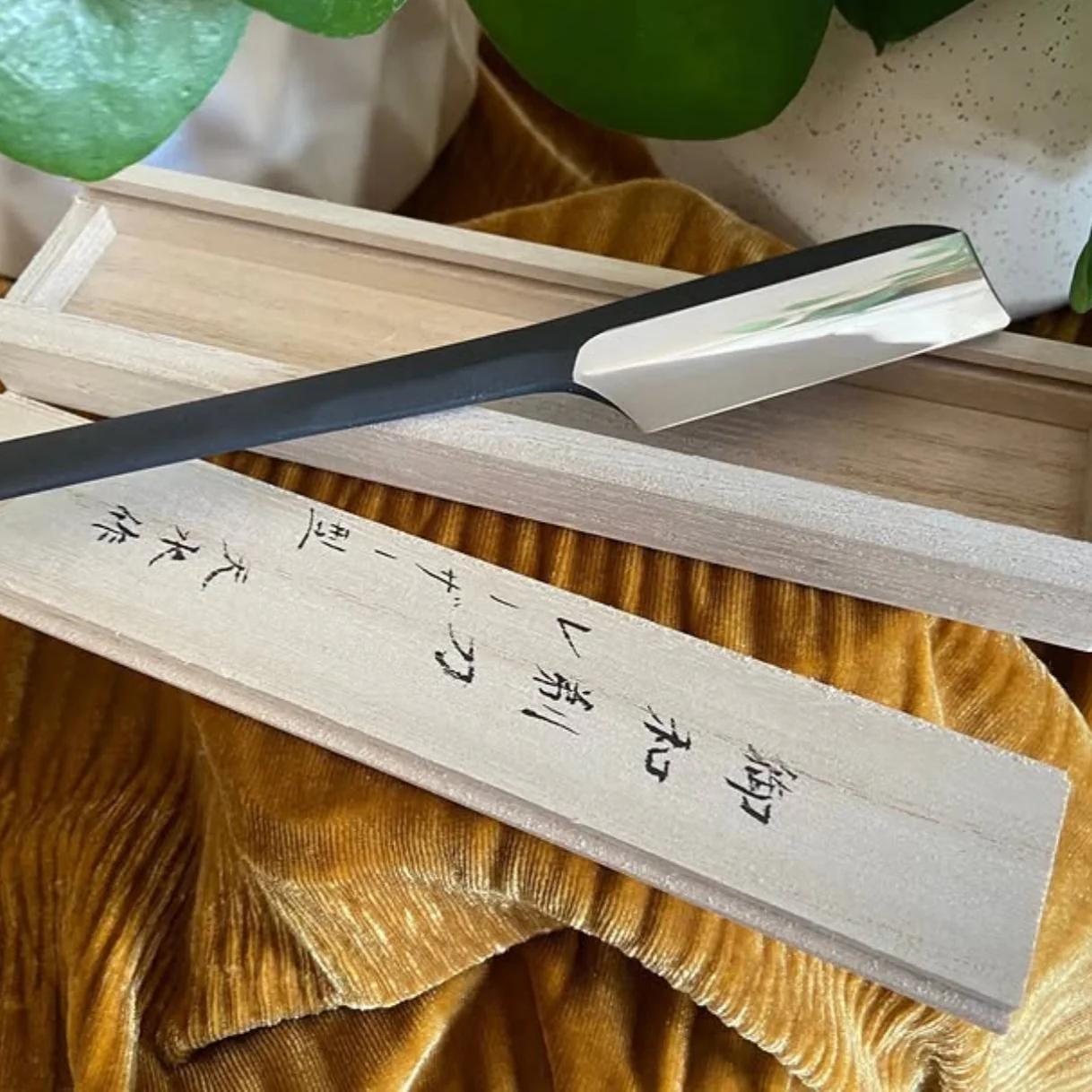 Takami Kamisori Japanese Straight Razor Western Grind - Image 3